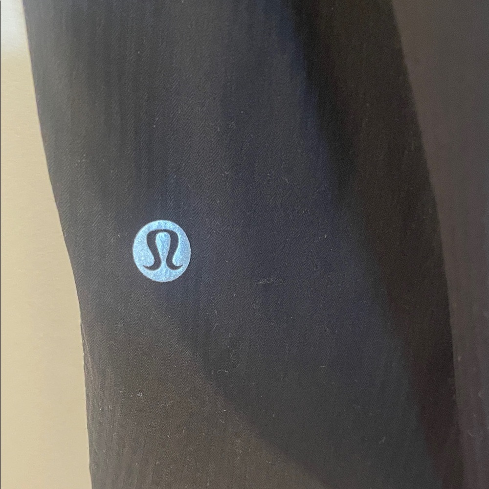 Lululemon Athletica Dance Studio Mid-Rise Crop Pant excellent condition - Picture 4 of 4